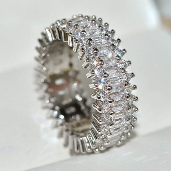 NEW💍18K Gold Baguette Round Diamond Ring - Picture 5 of 6